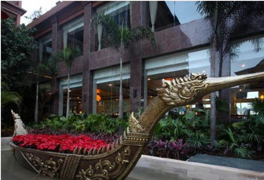 Hotel Ramada Plaza Xishuangbanna Zewnętrze zdjęcie