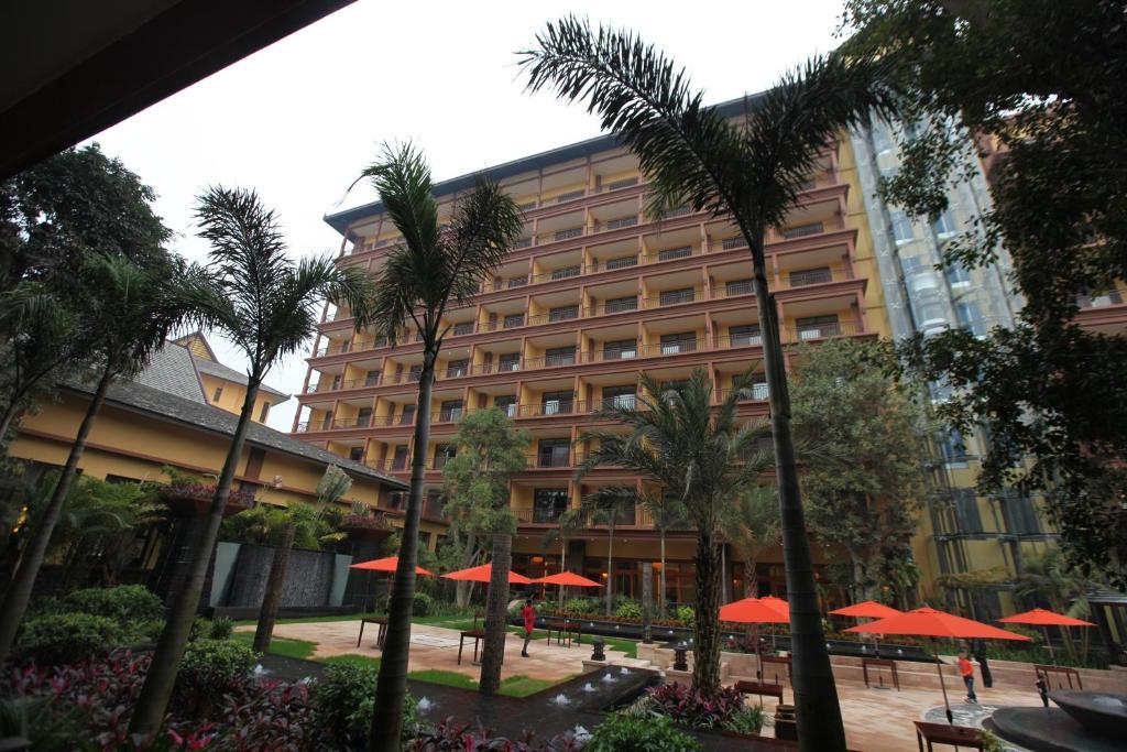 Hotel Ramada Plaza Xishuangbanna Zewnętrze zdjęcie